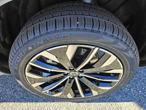 New 2026 Volvo XC90 B6 Ultra w/ Protection Package image 11