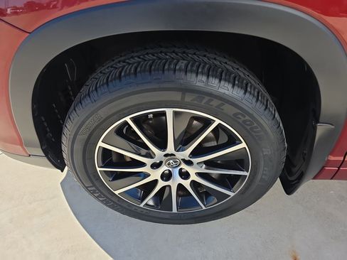 Used 2017 Toyota Highlander SE image 5