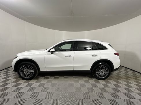 Used 2025 Mercedes-Benz GLC 300 4MATIC image 4