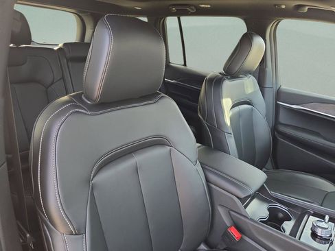 New 2025 Jeep Grand Cherokee Limited RWD image 32