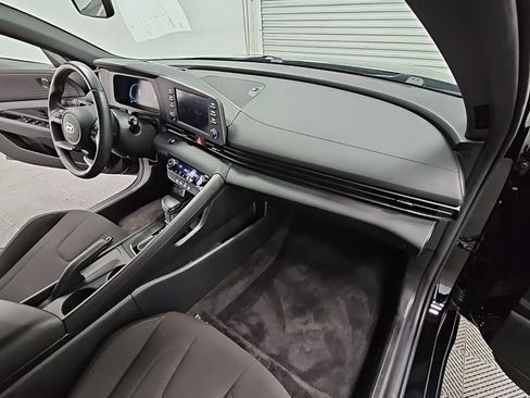 Used 2025 Hyundai Elantra Sport image 32