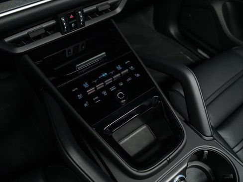 Used 2025 Porsche Cayenne AWD/4WD image 25