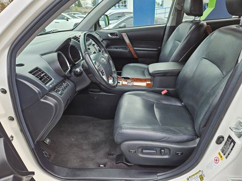 Used 2013 Toyota Highlander Limited AWD/4WD image 22