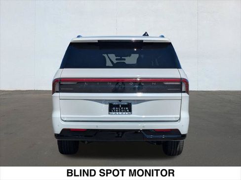 Used 2026 Lincoln Navigator L Reserve AWD/4WD image 4