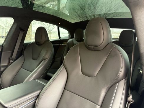 Used 2021 Tesla Model S Plaid image 23