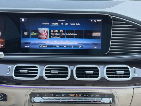Used 2024 Mercedes-Benz GLS 450 4MATIC image 14