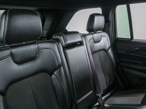 Used 2023 Jeep Grand Cherokee Altitude AWD/4WD image 27