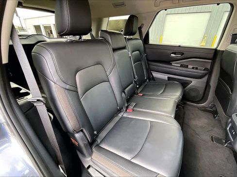 Used 2025 Nissan Pathfinder SL image 20