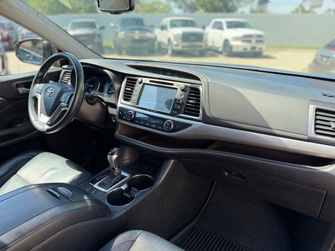 Used 2016 Toyota Highlander XLE image 17
