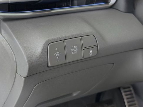 Used 2025 Hyundai Elantra SEL FWD image 12