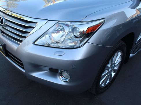 Used 2008 Lexus LX 570 4WD w/ Technology Pkg image 10