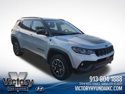 Used 2026 Jeep Compass Trailhawk AWD/4WD image 7