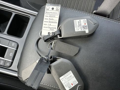 Certified 2024 Kia Sorento LX image 37
