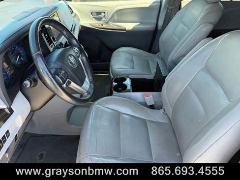 Used 2015 Toyota Sienna XLE w/ XLE Navigation Package FWD image 11