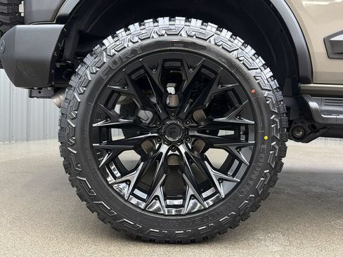 Used 2025 Ford Bronco Outer Banks AWD/4WD image 11