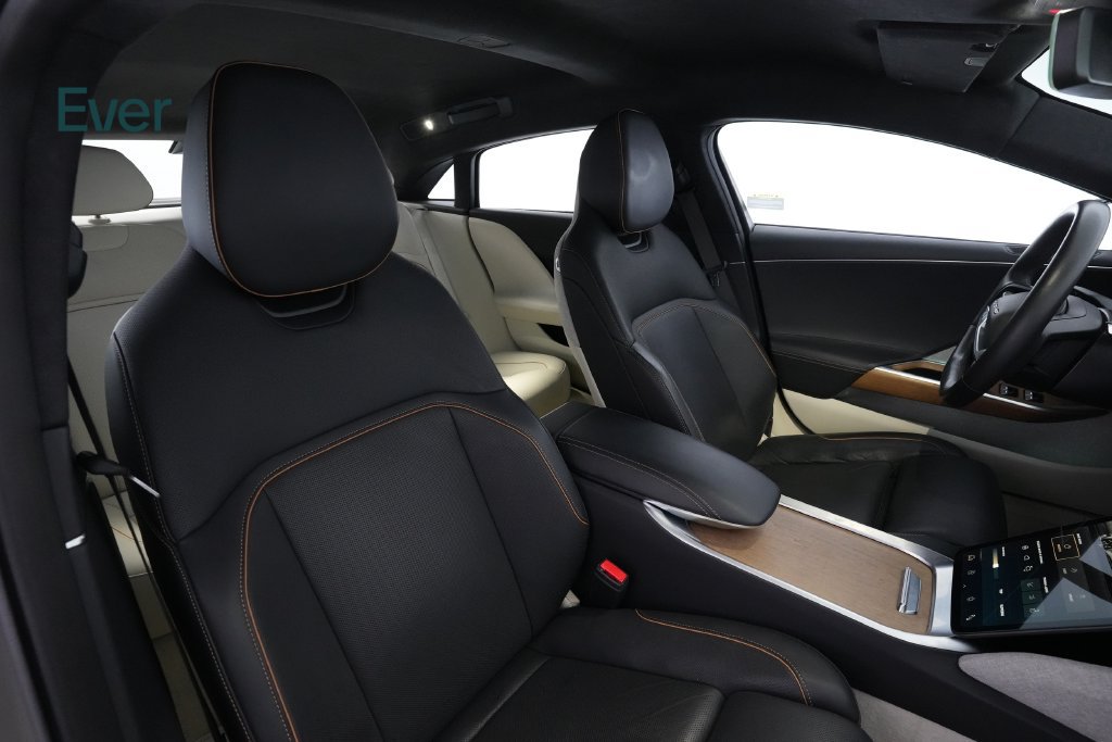 Used 2024 Lucid Air Touring AWD/4WD image 23
