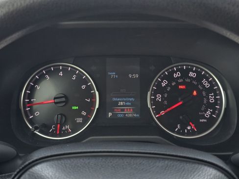 Used 2022 Toyota RAV4 XLE w/ Convenience Package FWD image 18
