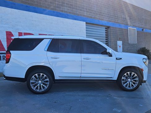 Used 2021 GMC Yukon Denali w/ Denali Premium Package image 8