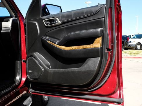 Used 2017 GMC Yukon XL Denali image 53