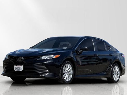 Used 2019 Toyota Camry LE image 8
