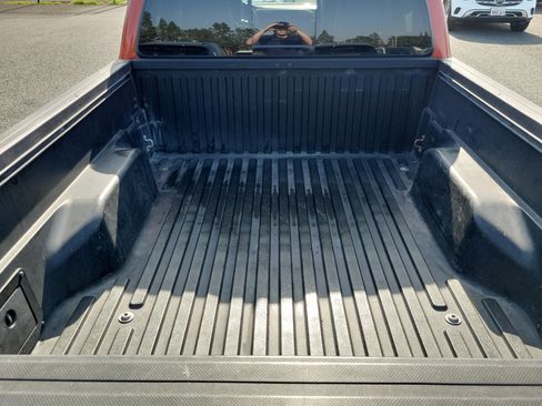 Used 2018 Toyota Tacoma SR5 RWD image 17