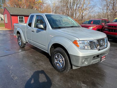 Used 2015 Nissan Frontier S image 4