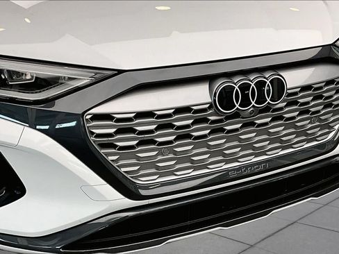 Used 2024 Audi Q8 e-tron Premium Plus w/ Premium Plus Package AWD/4WD image 30