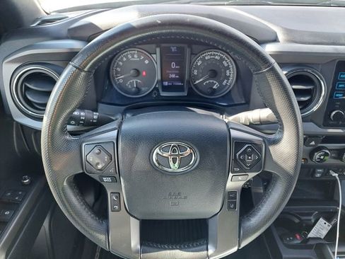 Used 2018 Toyota Tacoma TRD Off-Road image 36