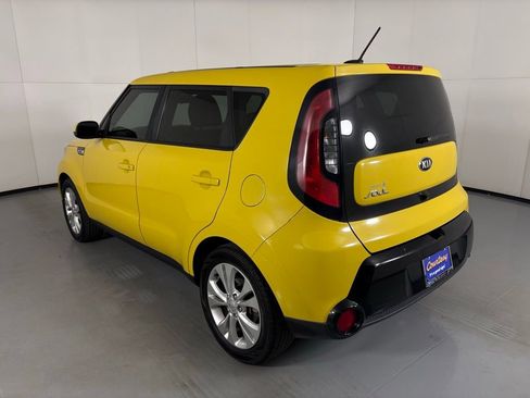 Used 2016 Kia Soul + image 6