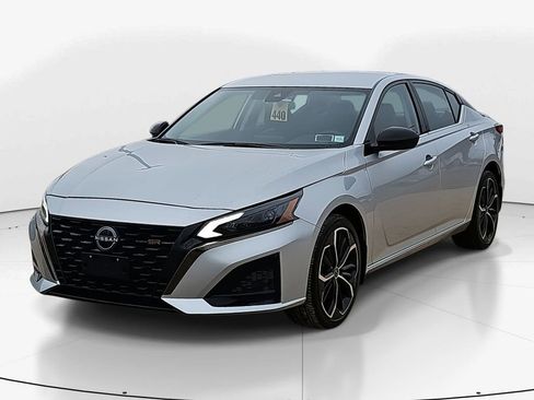 Used 2023 Nissan Altima 2.5 SR image 3