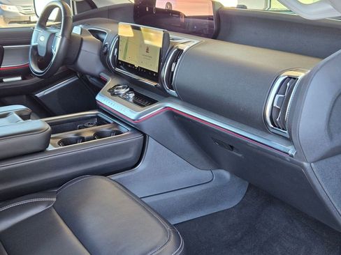 Used 2025 Ford Expedition Platinum image 30