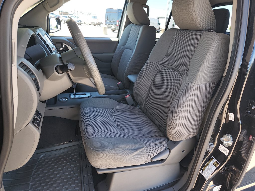 Used 2021 Nissan Frontier SV w/ Midnight Edition Floor Mats AWD/4WD image 13