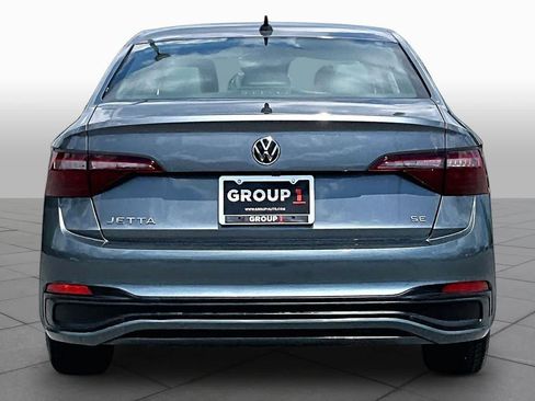 Used 2024 Volkswagen Jetta SE FWD image 5