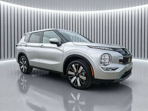 New 2026 Mitsubishi Outlander SE FWD image 2