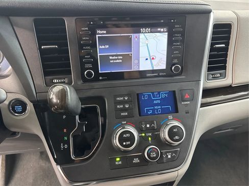 Used 2018 Toyota Sienna XLE w/ XLE Navigation Package AWD/4WD image 19