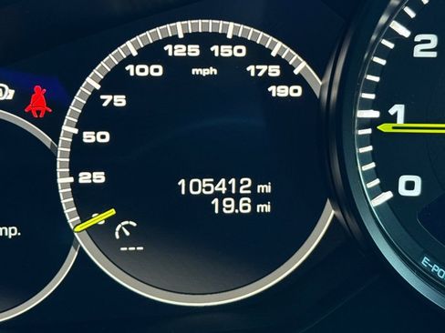 Used 2018 Porsche Panamera 4 image 31