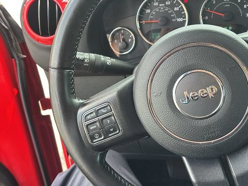 Used 2018 Jeep Wrangler Unlimited Sahara w/ Connectivity Group AWD/4WD image 17