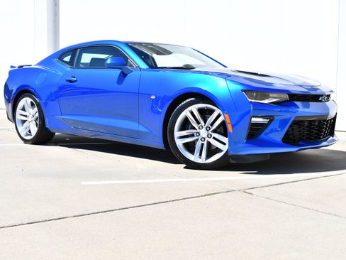 Used 2018 Chevrolet Camaro SS RWD image 2