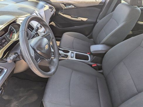 Used 2018 Chevrolet Cruze LS FWD image 17