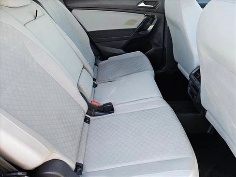 Used 2021 Volkswagen Tiguan S image 18