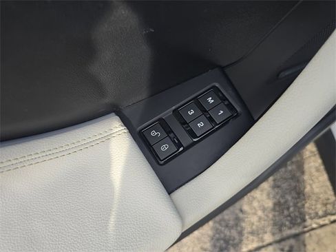 Used 2017 Jaguar F-PACE Prestige image 19