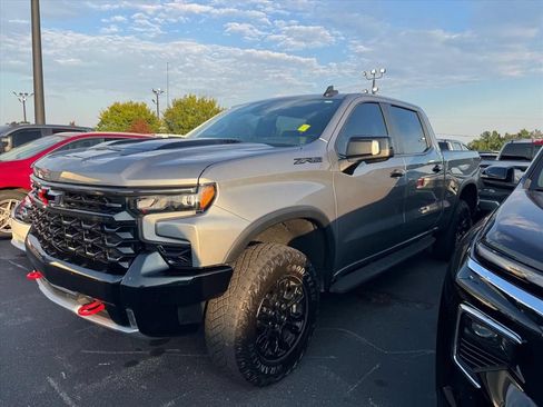 Used 2023 Chevrolet Silverado 1500 ZR2 w/ Technology Package AWD/4WD image 9