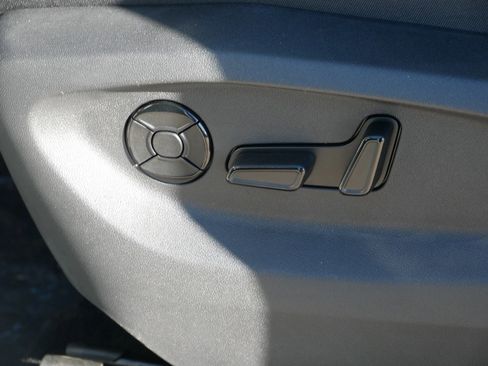 New 2026 Volkswagen Tiguan SE image 4