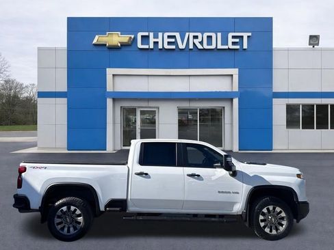Used 2024 Chevrolet Silverado 2500 Custom w/ Custom Convenience Package AWD/4WD image 8