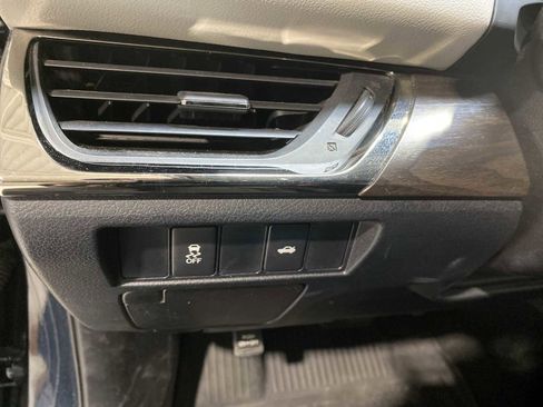 Used 2016 Toyota Avalon XLE Plus image 24