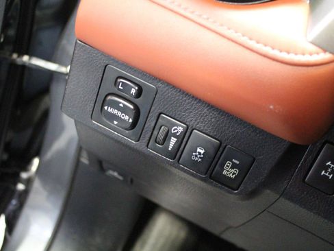 Used 2015 Toyota RAV4 Limited w/ Technology Package image 11