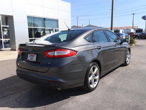 Used 2015 Ford Fusion SE image 11