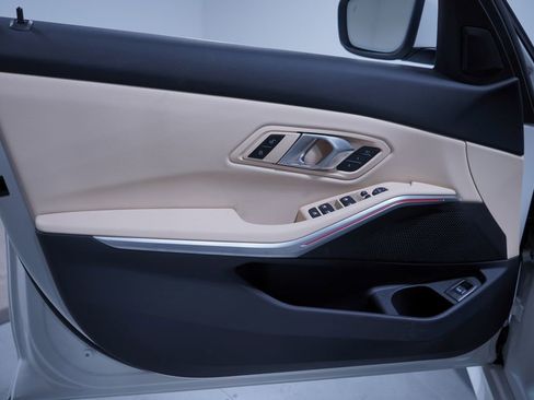 Used 2025 BMW 330i Sedan w/ Parking Assistance Package RWD image 10