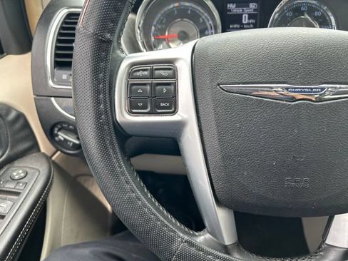 Used 2012 Chrysler Town & Country Touring w/ Entertainment Group #1 FWD image 13