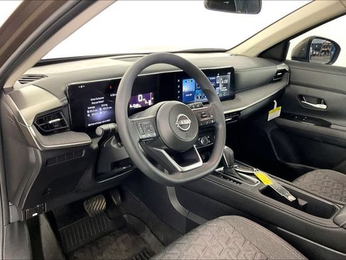 Used 2025 Nissan Kicks SV AWD/4WD image 16